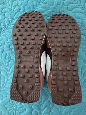 Nike Mens Brown and White Tread Sport Sneakers
